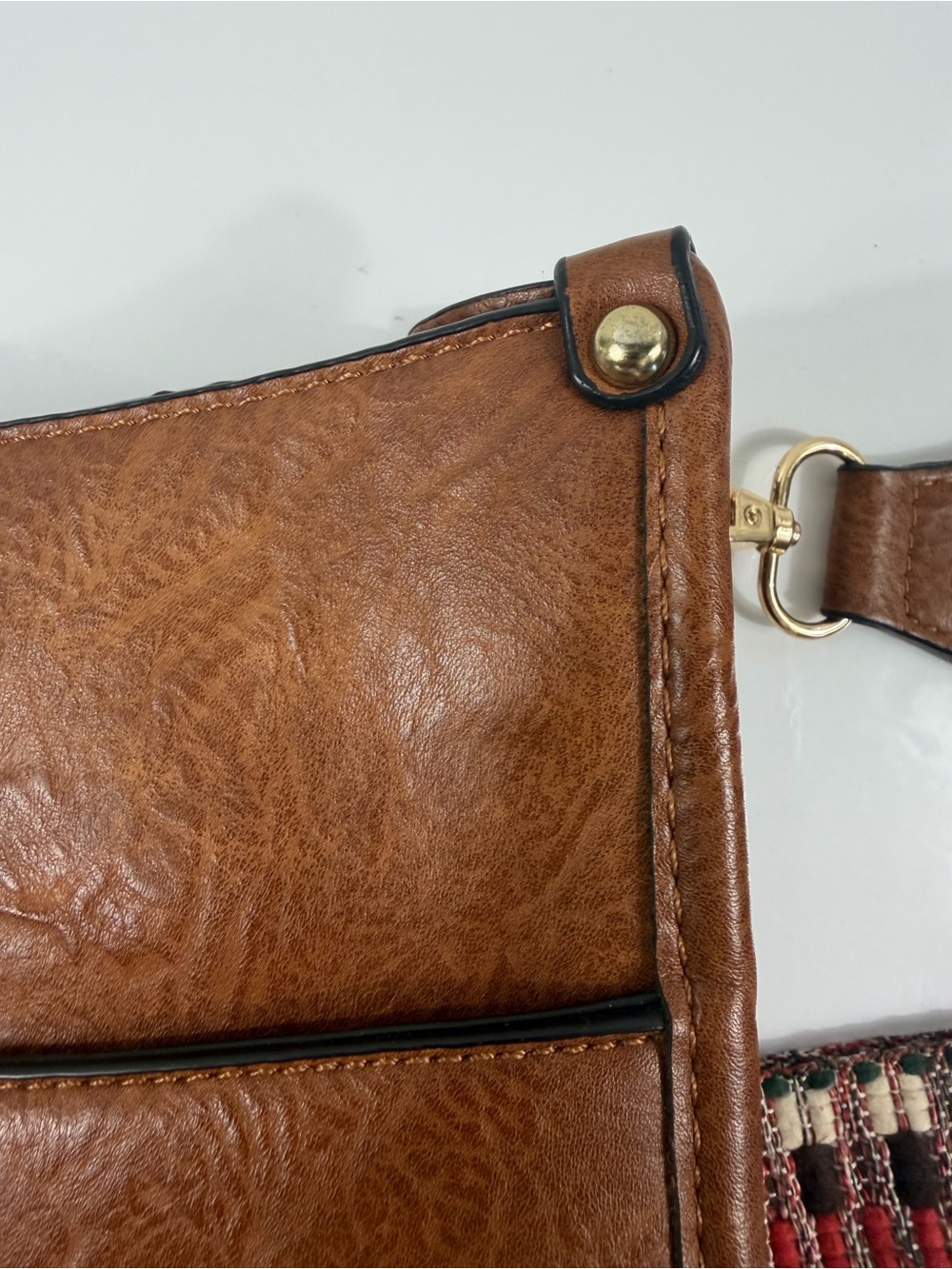 Crossbody Bag with Woven Guitar Strap – Jen & Co. vegan leather - Picture 13 of 14
